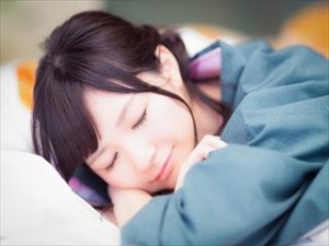 正しい昼寝を行うための効果的な方法と最適な睡眠時間とは！？ | 今日のふた言